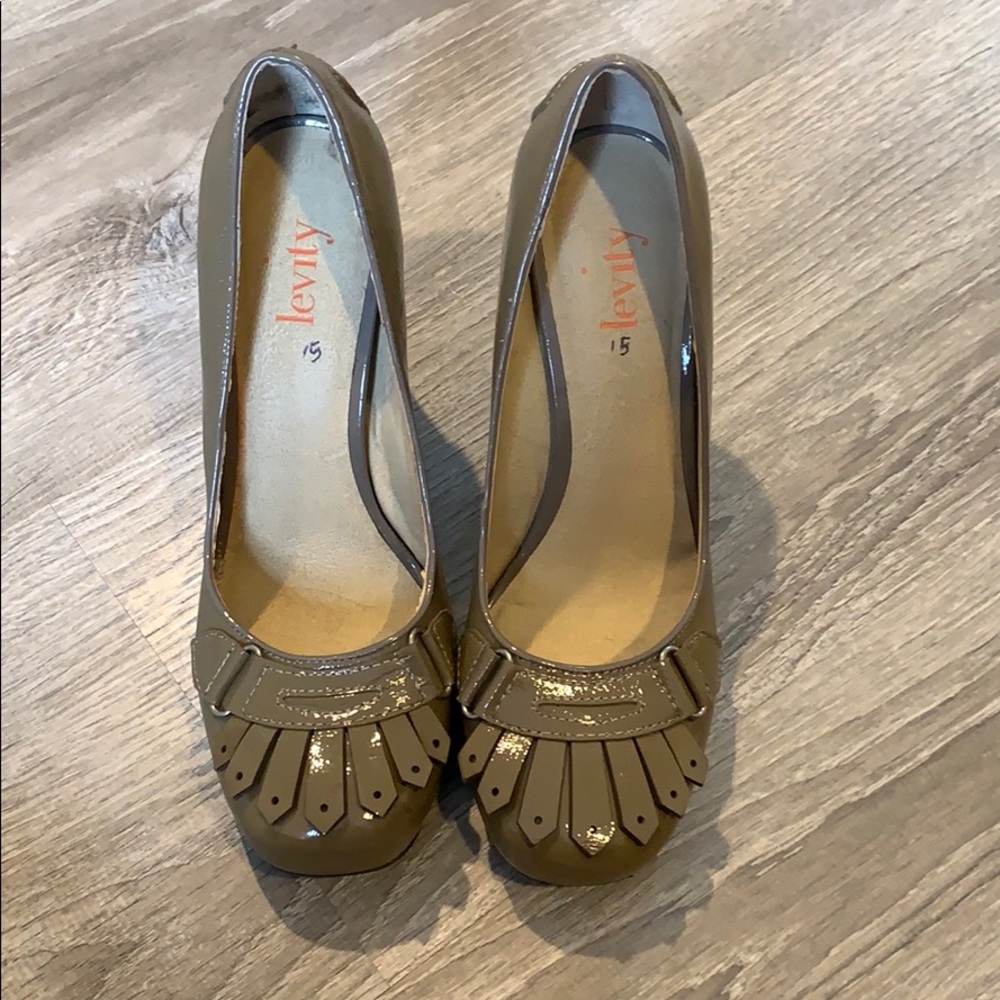 Leather olive brand work pumps